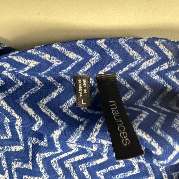 MAURICES Women's Blue White "Chevron Style"Top Blouse Tunic Size Large - Picture 8 of 9